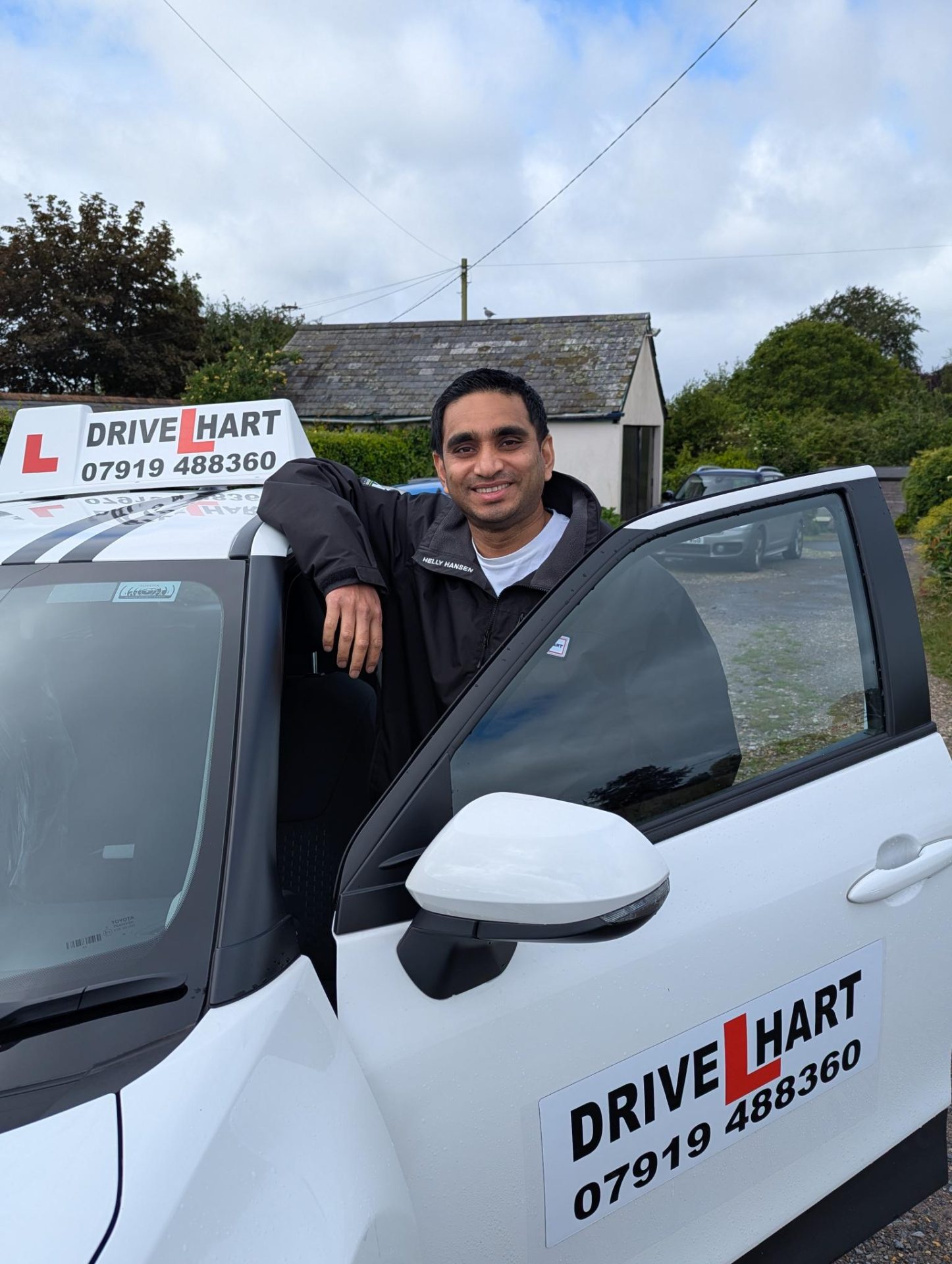 Drive Hart Potential Driving Instructor Roshan Abeygunawardana